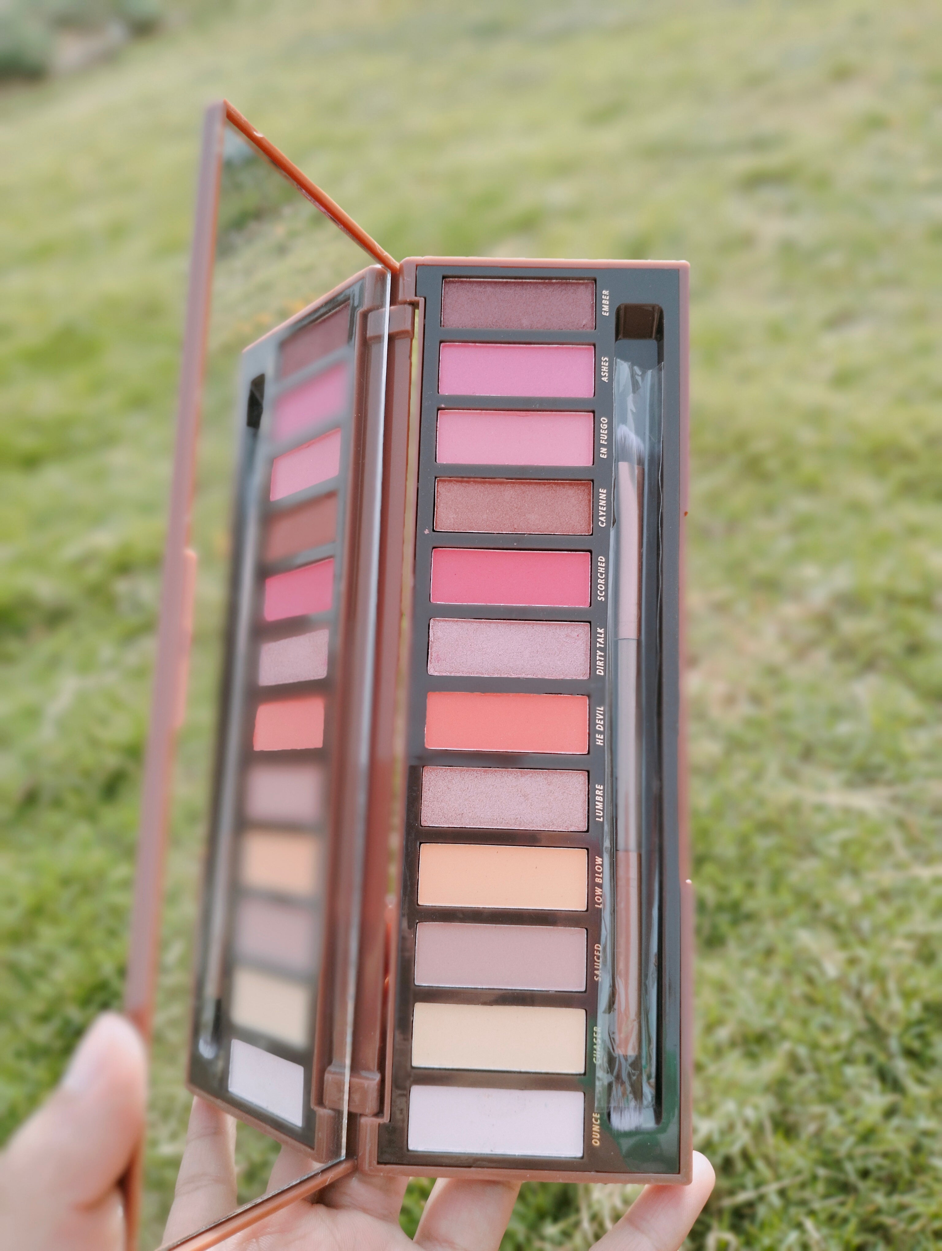 Naked eyeshadow palette with brush